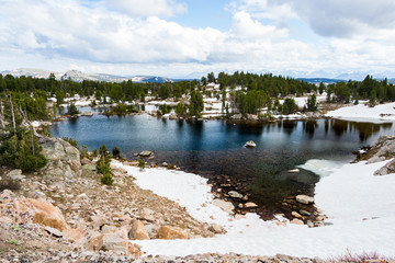 Obraz premium Reflections on lake in the mountains with snow