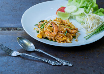 Pad thai with prawn serve in white plate with vegetable