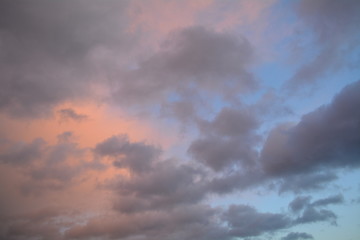 Fototapeta na wymiar Blaurote Wolken