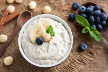 Maple-Nut Porridge with Banana and Blueberries