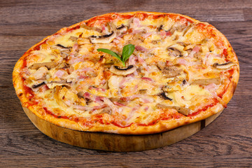 Pizza with ham and mushrooms