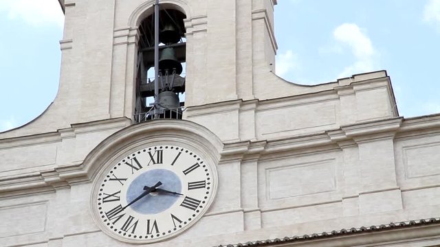 Roma, Italia. Dettaglio di Palazzo Montecitorio sede del Parlamento italiano, Orologio e torre campanaria.