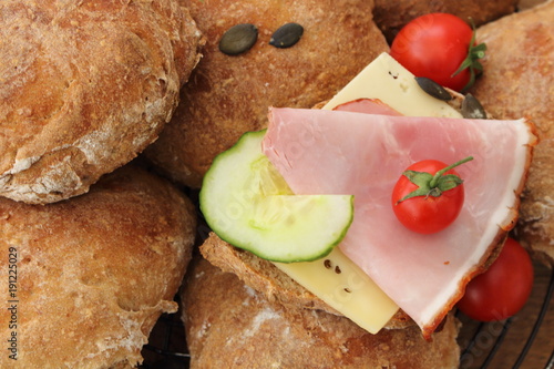 Kalorien Belegtes Brot Mit Wurst Und Käse "Belegtes Brötchen mit Wurst" Stockfotos und lizenzfreie Bilder auf