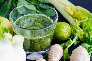 Healthy green detox smoothie