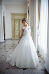 Fototapeta na wymiar Beautiful bride in wedding dress before wedding ceremony