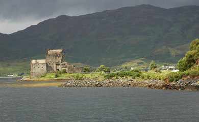 Fototapeta na wymiar Castillo de Brean Donan (Higlands) Escocia