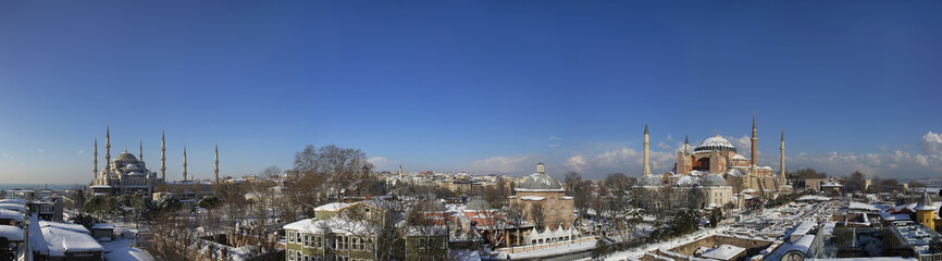 Obraz premium Istanbul panoromic photo, The Hagia Sophia and Blue Mosque , sultanahmet square, Istanbul Turkey