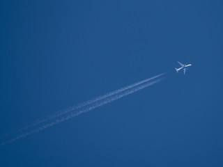 a streak of vapor trail