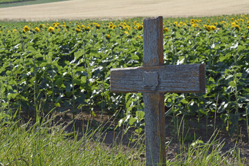 hokzkreuz am strassenrand