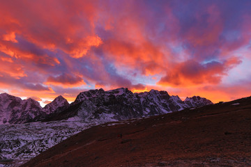 Fototapeta na wymiar Sonnenuntergang im Khumjung, Nepal, unterhalb Kala Patthar