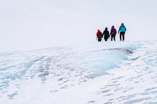 mountaineers hking a glacier 