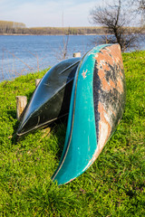 Naklejka premium Two kayaks on the coast