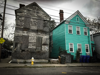 turquoise house and boarded house - obrazy, fototapety, plakaty
