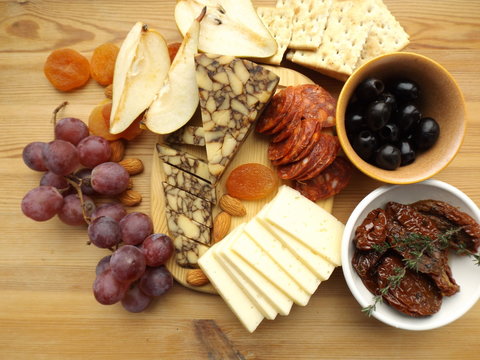 Cheese board, cheddar usual and seasoned in porter. Fruits, chorizo and olives.