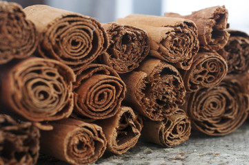 Obraz na płótnie Canvas Stacked cinnamon sticks close up shot