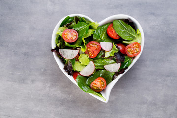 Fresh salad with baby spinach and tomatoes, radish und salad.