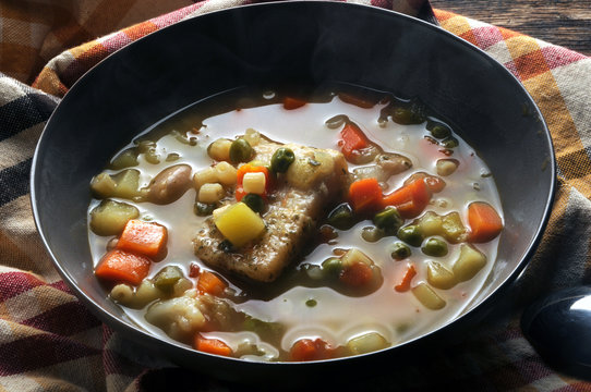 Minestrone Մինեստրոնե Mineštra Минестроне 미네스트로네 ミネストローネ 意大利雜菜湯 מינסטרונה