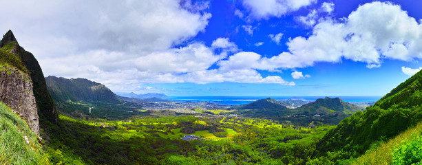 ハワイ、ヌウアヌ・パリ展望台からのパノラマ