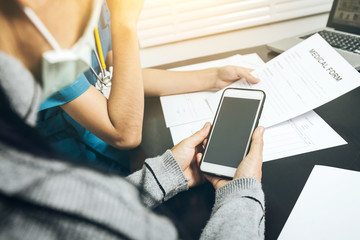 Elderly patients using an application on a mobile phone