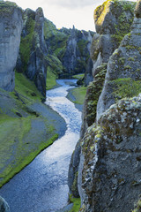 アイスランド　フャズラオルグリューブル峡谷