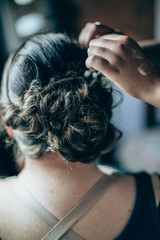 Naklejka premium Bride getting her hair done