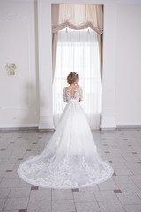 Fototapeta premium Beautiful bride in wedding dress 