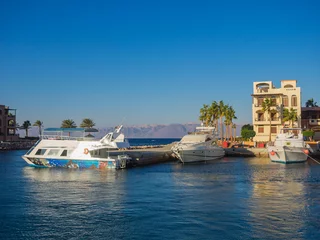 Photo sur Plexiglas Porte Tourist resort in Aqaba Jordan where the ferries from Egypt land