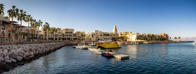 Foto auf Acrylglas Tor Touristenort in Aqaba Jordan, wo die Fähren aus Ägypten landen