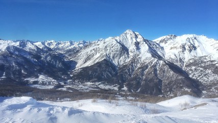 panorama montano innevato