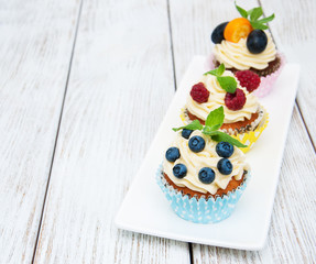 Cupcakes with fresh berries
