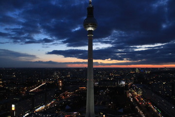 Fototapeta premium Wieczorne niebo nad Berlinem
