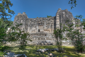 Fototapeta na wymiar Hormiguero - eine präkolumbischen Maya-Ruinenstätte im Rio-Bec-Stil