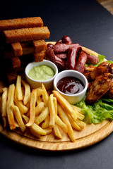 snacks for beer, toast, french fries, nagens, sausages, chicken wings, sauces
