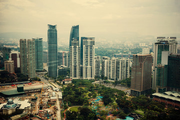 Obraz premium Urban views of Kuala Lumpur with tall skyscrapers, drowning in the greenery of parks