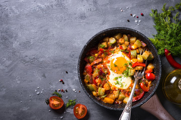 Fried egg with vegetables. 
