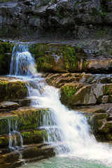 Fototapeta na wymiar Wasserfall in den spanischen Pyrenäen