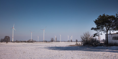 Windräder im Winter