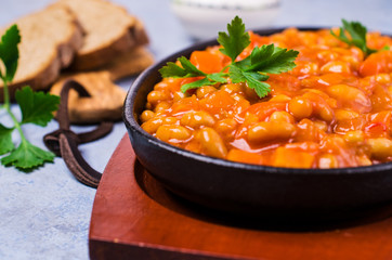 Stewed beans with vegetables