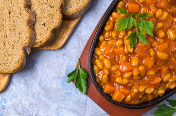 Stewed beans with vegetables