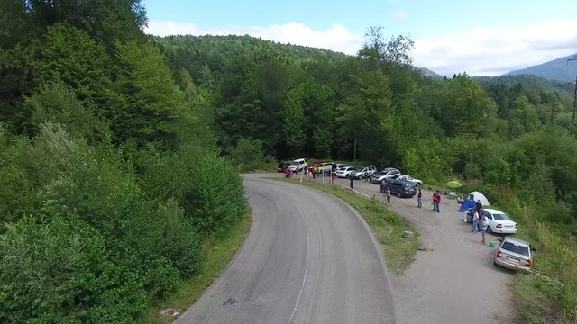 автогонка в горном лесу
