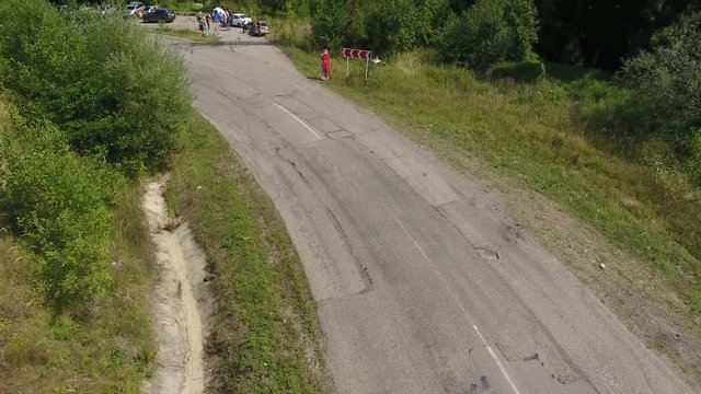 автогонка в горном лесу