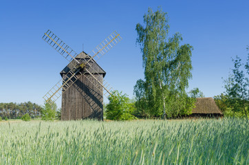 Pejzaż wiejski z wiatrakiem © Dejan Gospodarek