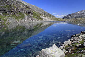 Naklejka na ściany i meble Clear lake next to hiking path in Norway