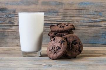 Tasty chocolate cookies with glass of milk