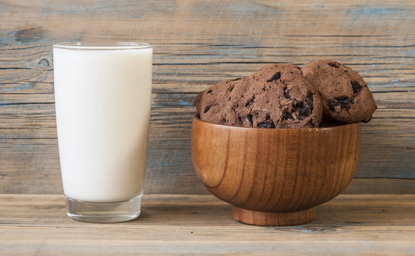 Tasty chocolate cookies with glass of milk