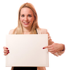 Junge Frau mit Schild