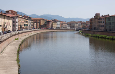 Fototapeta na wymiar Fluss Arno