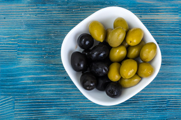 White salad with green and black olives