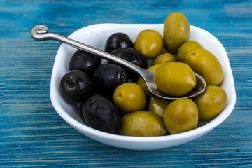 White salad with green and black olives