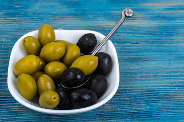 White salad with green and black olives